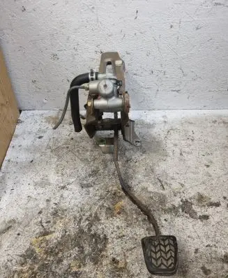 Toyota Avensis Verso Brake pedal
