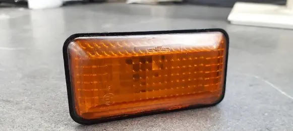 Volkswagen Golf III Front fender indicator light 1H0949117A