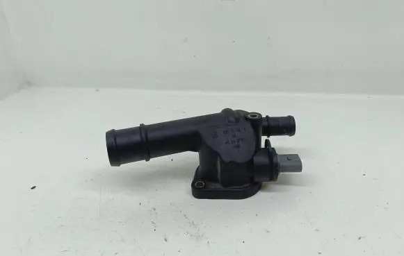 Volkswagen PASSAT B6 Engine coolant pipe/hose 03G121132B