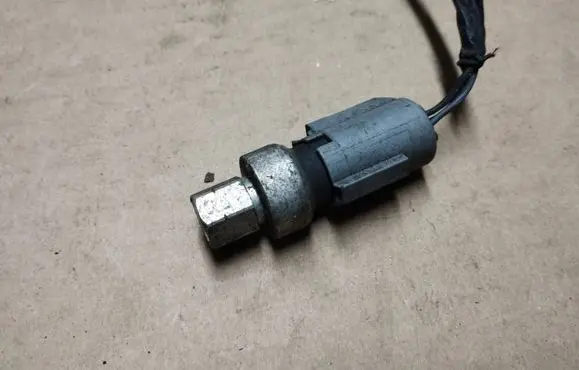 Chrysler Sebring (JS) Air conditioning (A/C) pressure sensor 