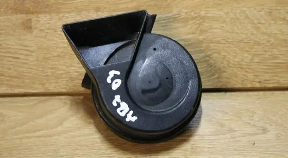 Audi A4 S4 B7 8E 8H Horn signal 8E0951221A