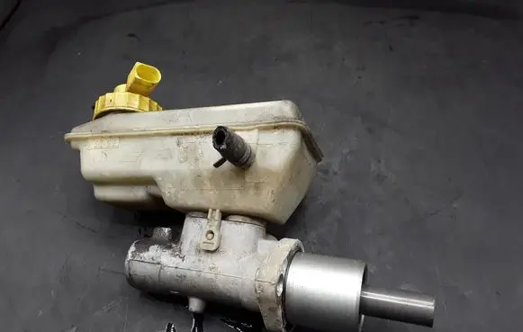 Volkswagen Sharan Master brake cylinder 7M1611303