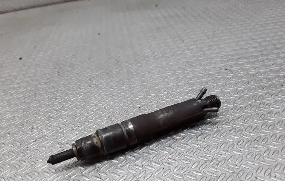 Skoda Octavia Mk1 (1U) Fuel injector 038130201G