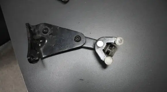 Volkswagen Multivan T6 Sliding door lower roller guide/hinge 7E0843398