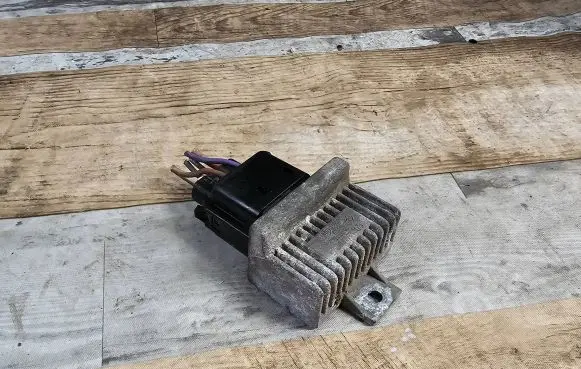 Renault Modus Glow plug pre-heat relay 7700115078