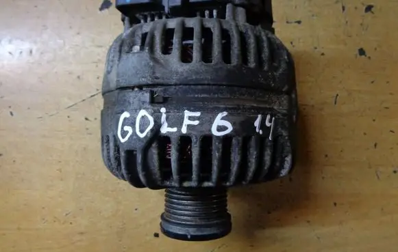 Volkswagen Golf VI Generator/alternator 03C903023A