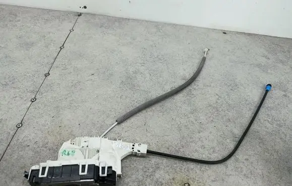 Mercedes-Benz Sprinter W906 Front door lock A9067200135