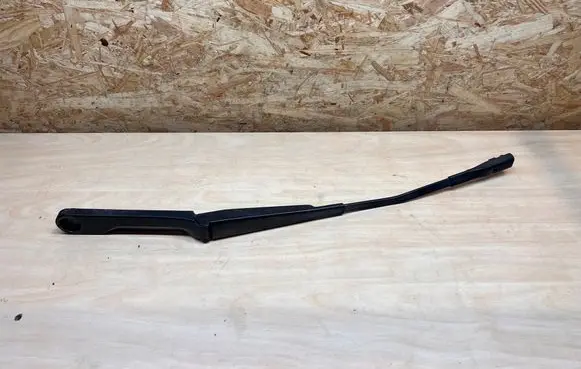 Front wiper blade arm