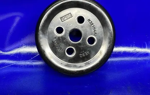 Ford Kuga II Water pump pulley 