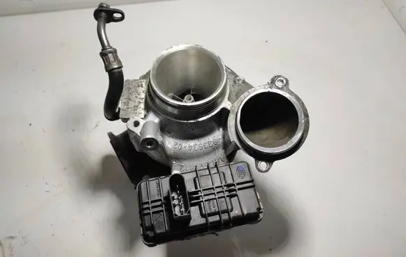 BMW 5 G30 G31 G38 Turbo 8584218