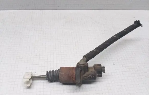 Volkswagen PASSAT B4 Clutch slave cylinder 