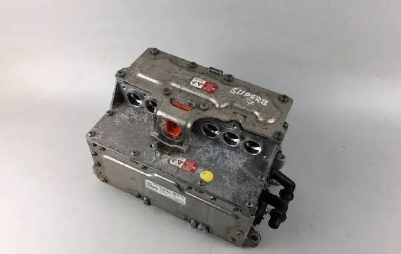 Voltage converter inverter