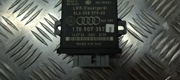 Volkswagen Jetta V Light module LCM 1T0907357