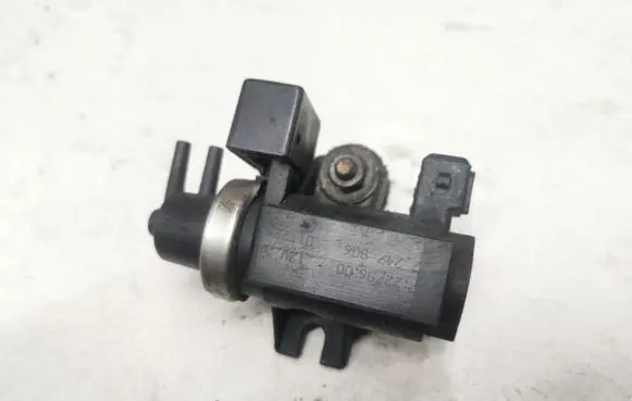 BMW 5 E39 Turbo solenoid valve 722796 2247906