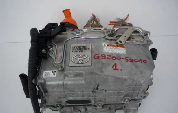 Toyota Yaris Voltage converter inverter G920052010