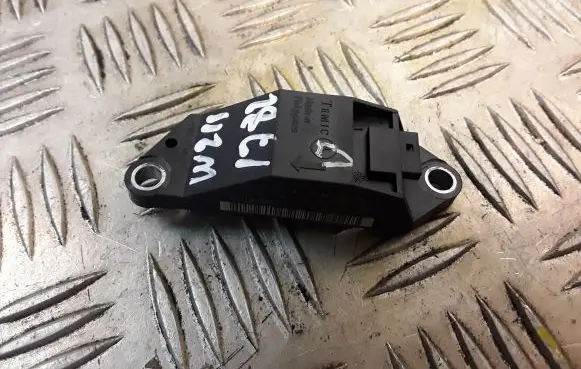 Mercedes-Benz E W211 Airbag deployment crash/impact sensor 0018209326
