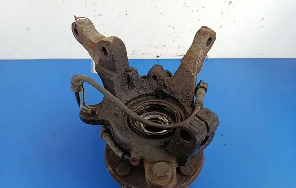Mitsubishi Space Star Front wheel hub spindle knuckle