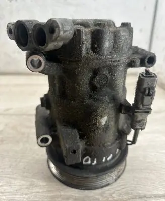 Renault Clio III Air conditioning (A/C) compressor (pump)