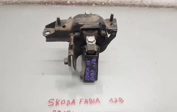 Skoda Fabia Mk2 (5J) Engine mount vacuum valve 
