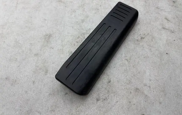 Tesla Model S Foot rest pad/dead pedal 600596800C