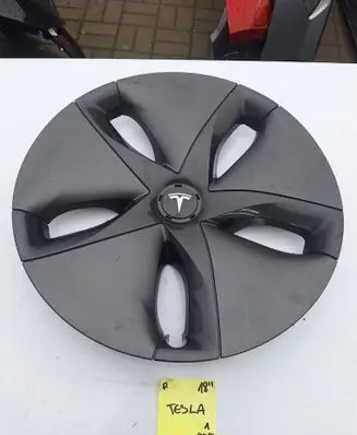 Tesla Model 3 R18 wheel hub/cap/trim 104423199B