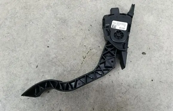 Ford C-MAX II Accelerator throttle pedal AV619F836AB