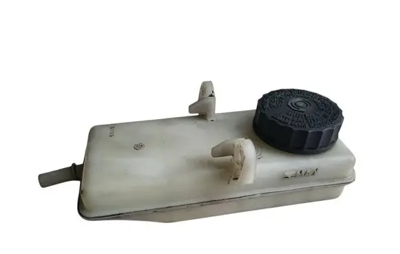Nissan Leaf I (ZE0) Brake fluid reservoir 0204224574