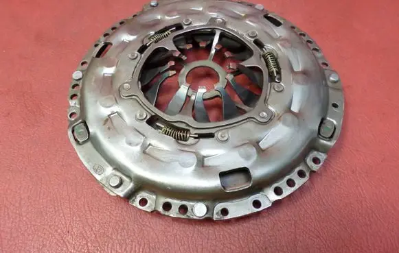 Volkswagen Golf V Pressure plate 
