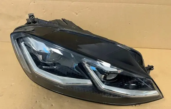 Volkswagen Golf VII Headlight/headlamp