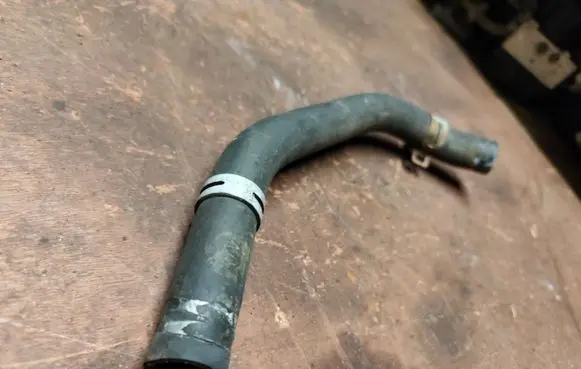 Jeep Cherokee III KJ Engine coolant pipe/hose