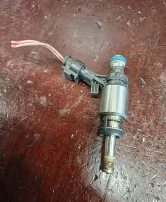 Audi A4 S4 B8 8K Fuel injector 0261500074 081125 06h906036h