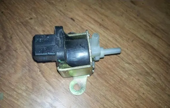 Mercedes-Benz Vito Viano W638 Turbo solenoid valve 133297u