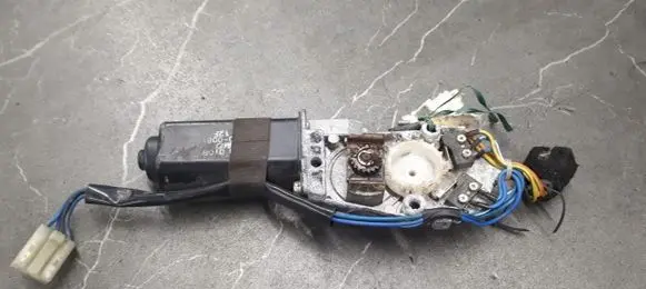 Mazda Premacy Sunroof motor/actuator T1608010