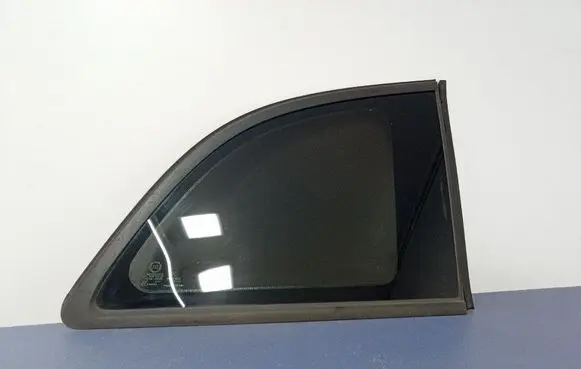 Fiat 500E Rear side window
