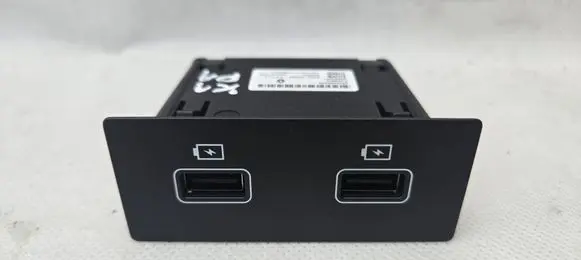 Renault Trafic III (X82) USB socket connector 280230033R 33352441 33352432