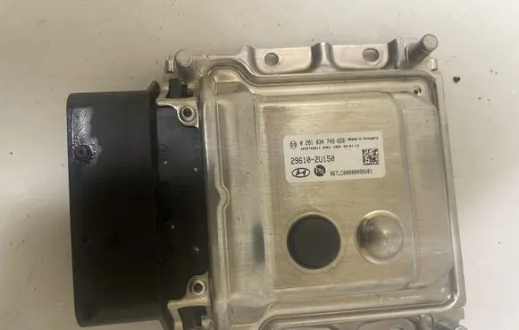 Hyundai Tucson TL Engine control unit/module 296102U150