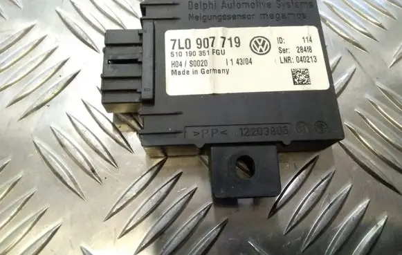 Volkswagen Touareg I Alarm control unit/module 7L0907719 510190351FGU