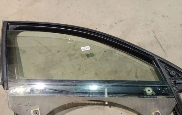 Audi A6 S6 C6 4F Front door window glass four-door AS2