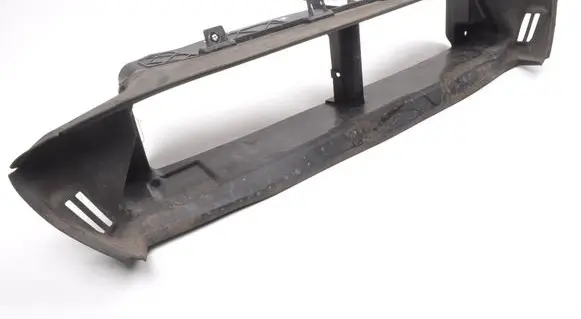 Volvo V40 Intercooler air channel guide 