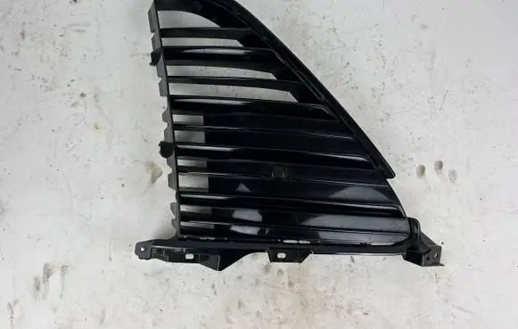 Toyota Mirai Front bumper upper radiator grill 5312862070