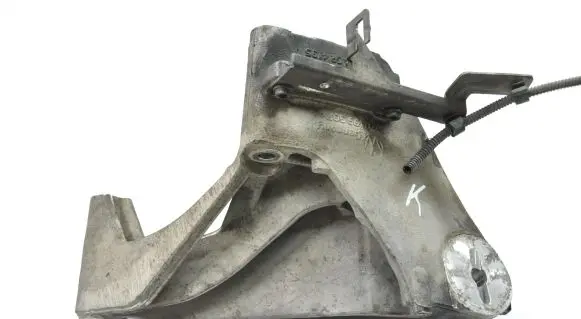 Volkswagen Touareg I Engine mounting bracket 070199307A
