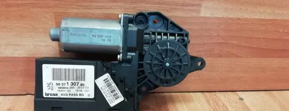 Peugeot 307 Front door window regulator motor 9637130780 990834101 A90834034