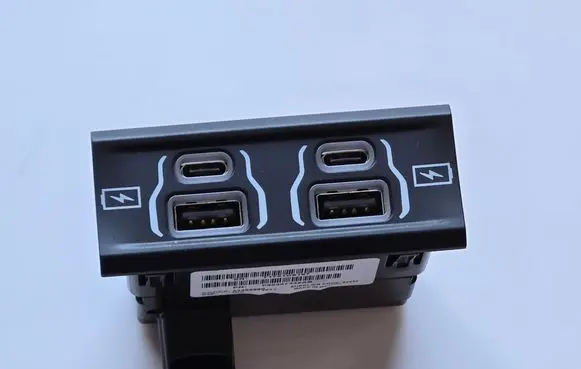 Dodge PickUp RAM SRT-10 USB socket connector P68487349AB