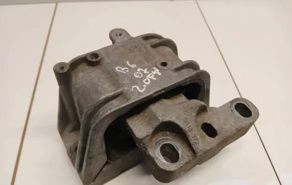 Volkswagen PASSAT B6 Engine mount bracket 1K0199262