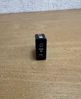BMW 5 GT F07 AUX in-socket connector 6131912965102 F5880