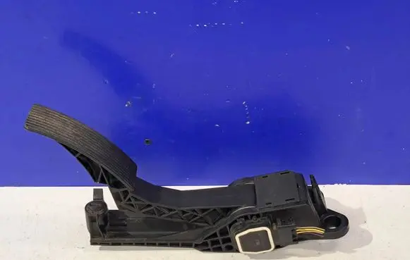 Mercedes-Benz ML W164 Accelerator throttle pedal A1643000004