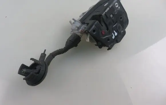 Audi A6 S6 C6 4F Front door lock 4F1837016