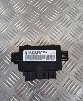 Opel Insignia A Seat control module 13575066