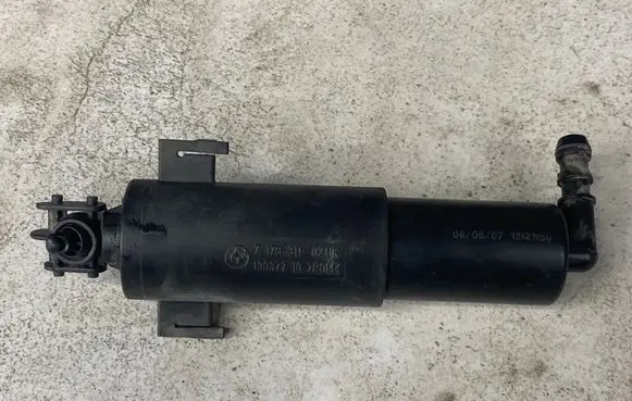 BMW 3 E90 E91 Headlight washer spray nozzle 7179311 13037710