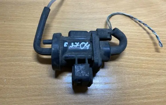 Mercedes-Benz E W210 Turbo solenoid valve 0005450427 C3704